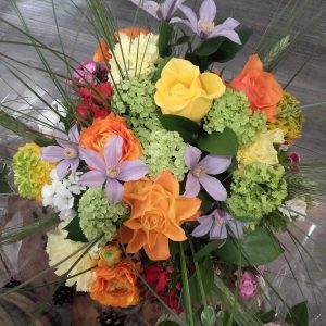 L'attrape fleurs, fleuriste vous propose la livraison de fleurs, création compositions florales, décorations de mariages et vitrines près de Villefranche-sur-Saône, Liergues Pierres Dorées et Limas.