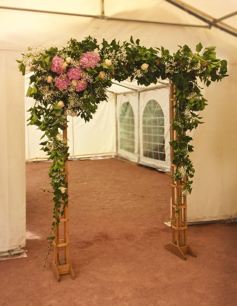 L'attrape fleurs, fleuriste vous propose la livraison de fleurs, création compositions florales, décorations de mariages et vitrines près de Villefranche-sur-Saône, Liergues Pierres Dorées et Limas.