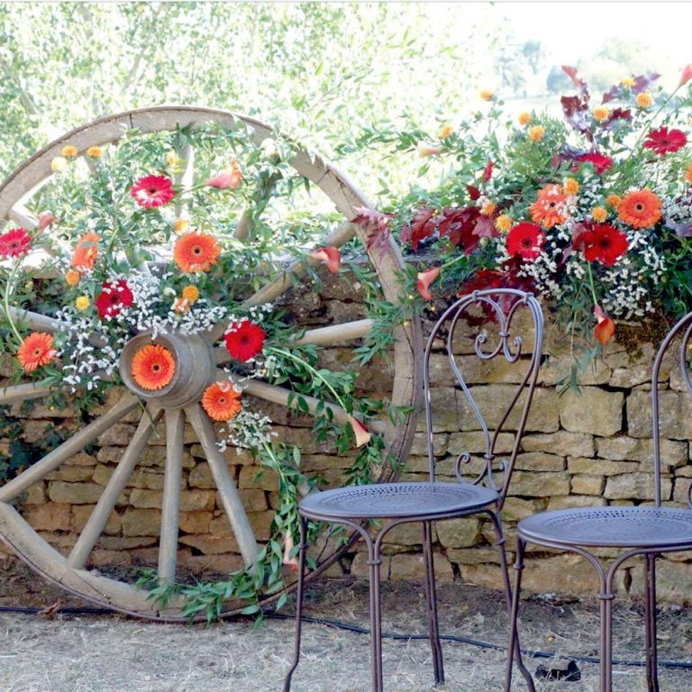 L'attrape fleurs, fleuriste vous propose la livraison de fleurs, création compositions florales, décorations de mariages et vitrines près de Villefranche-sur-Saône, Liergues Pierres Dorées et Limas.