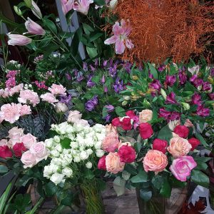 L'attrape fleurs, fleuriste vous propose la livraison de fleurs, création compositions florales, décorations de mariages et vitrines près de Villefranche-sur-Saône, Liergues Pierres Dorées et Limas.