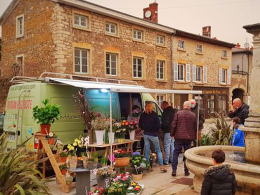 L'attrape fleurs, fleuriste vous propose la livraison de fleurs, création compositions florales, décorations de mariages et vitrines près de Villefranche-sur-Saône, Liergues Pierres Dorées et Limas.